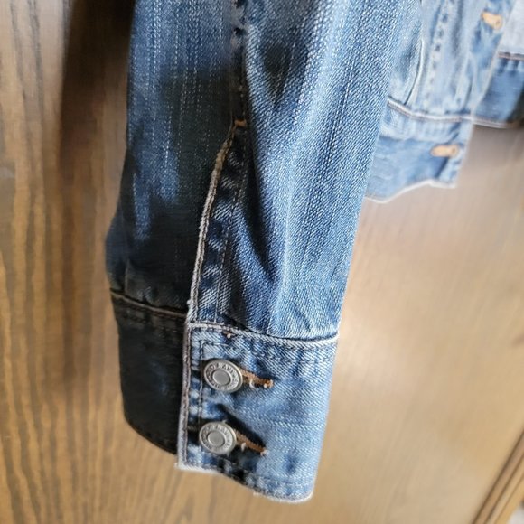 NWOT Old Navy Vintage Style Jean Jacket Size Medium Great Details! - Picture 5 of 13